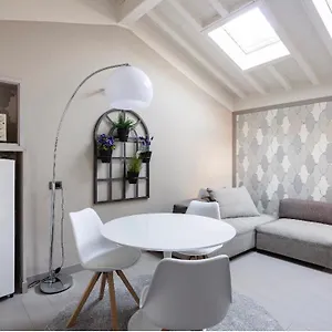 maison-del-ducato-cavour-24.emilia-romagnahotels.net/